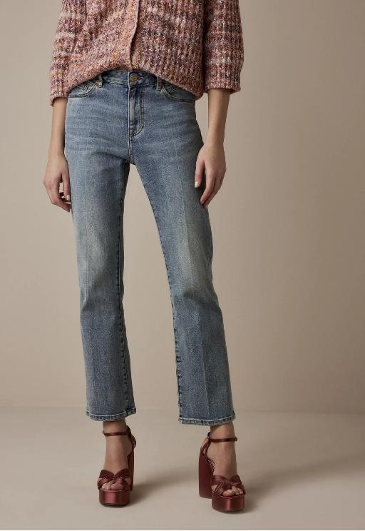 Bootcut_cropped_jeans_light_weight_cotton