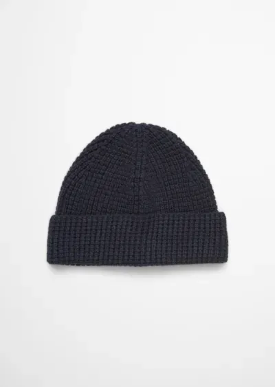 Cap_made_from_a_soft_cotton_virgin_wool_blend
