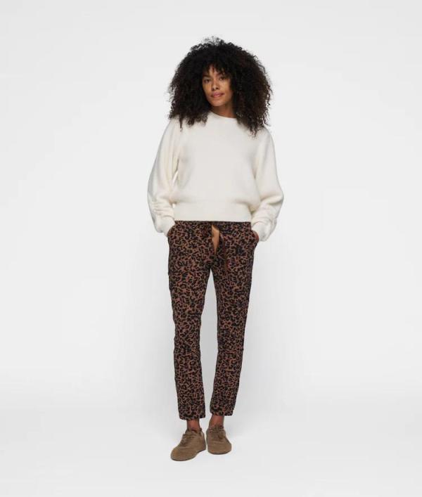 Cropped_jogger_Leopard_