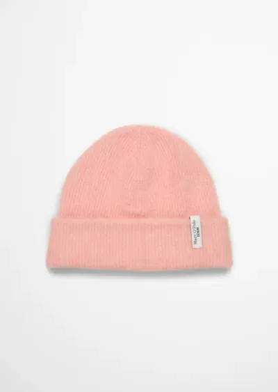 Knitted_cap_made_from_a_virgin_wool_alpaca_wool_mix_1