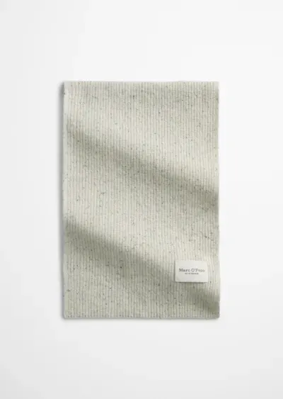 Knitted_scarf_made_from_a_recycled_sheep_s_wool_mix_