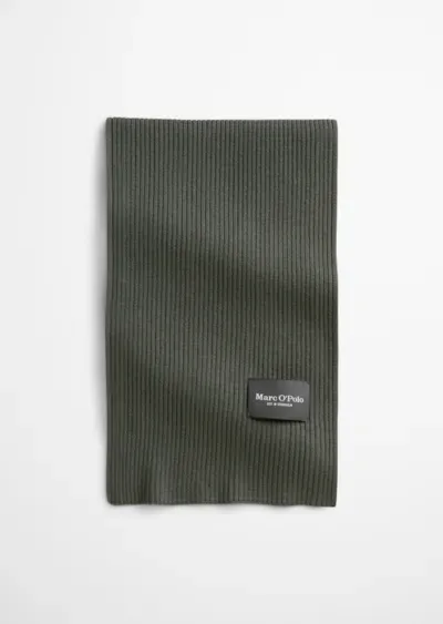 Knitted_scarf_made_from_pure_organic_cotton_