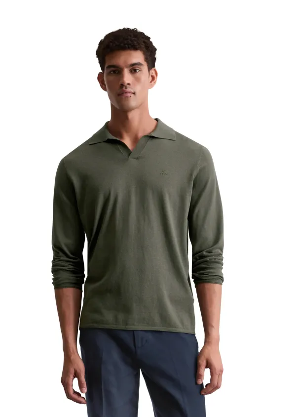 Pullover_with_open_polo_collar_without_buttons