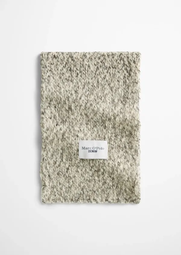 Scarf_made_from_a_virgin_wool_alpaca_wool_mix