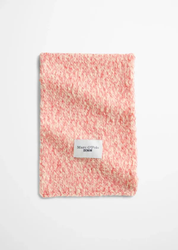 Scarf_made_from_a_virgin_wool_alpaca_wool_mix_1