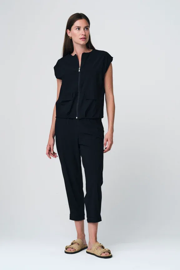 Ursula_vest_technical_jersey