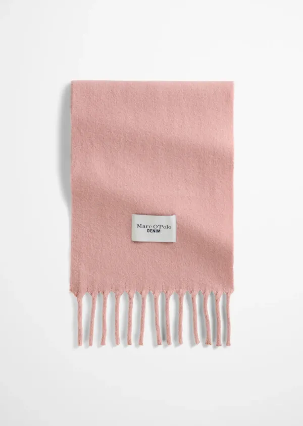 Wool_scarf_with_long_fringes