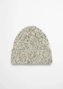 Chunky_cap_made_from_a_virgin_wool_alpaca_wool_mix