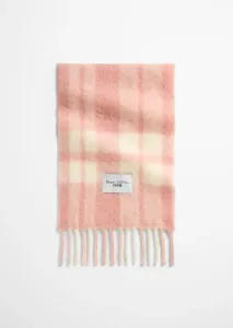 Woven_scarf_made_from_a_cuddly_alpaca_wool_mix